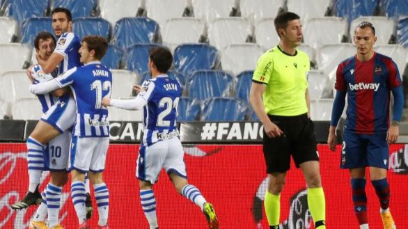 La Real Sociedad saca tajada de la depresión copera del Levante | 1-0