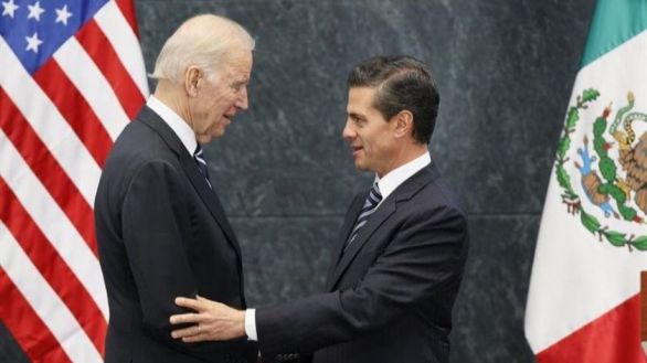 Biden intercambia vacunas por control de las migraciones con México