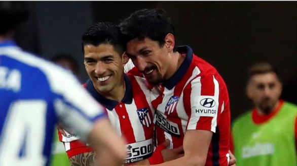 Suárez y Oblak defienden el liderato del Atlético ante el Alavés y el VAR | 1-0