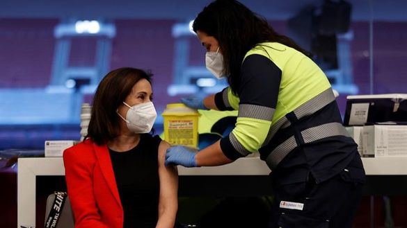 España bate el récord de vacunas administradas en un día, pero sólo un 6 % ha recibido la pauta completa