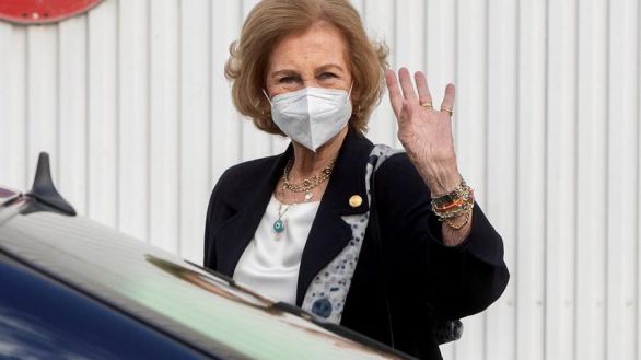 La Reina Sofía recibe la segunda dosis de la vacuna contra el coronavirus