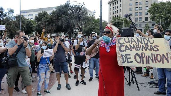 Manifestantes se saltan el toque de queda en Mineápolis por la muerte de otro afroamericano