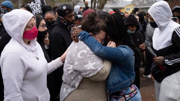 La policía que disparó a Daunte Wright, acusada de homicidio involuntario