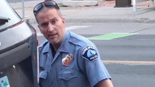 El expolicía acusado de la muerte de George Floyd se niega a testificar en el juicio