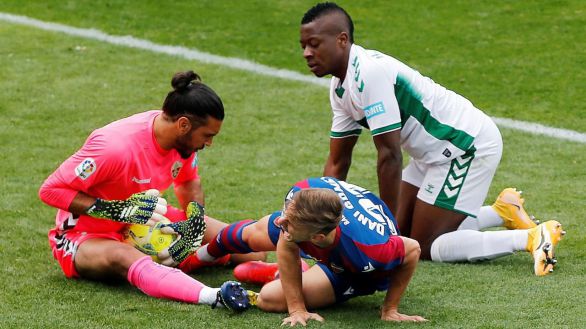 El Elche se aferra a la salvación frente al Levante | 1-0