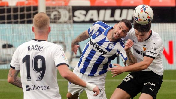El Alavés evita que el Valencia salga del lío | 1-1