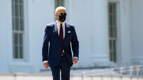 EEUU permite a los vacunados ir sin mascarilla en exteriores