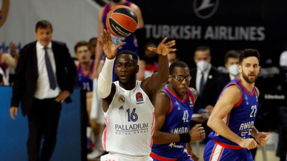 Euroliga Playoffs . El orgullo del Real Madrid obra el milagro | 80-76