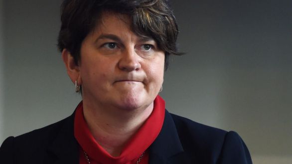 Dimite la ministra principal de Irlanda del Norte en plena ola de críticas por su gestión del Brexit