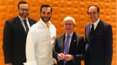 Los hermanos Sandoval con Rafael Ansón, en el restaurante Coque de Madrid.
