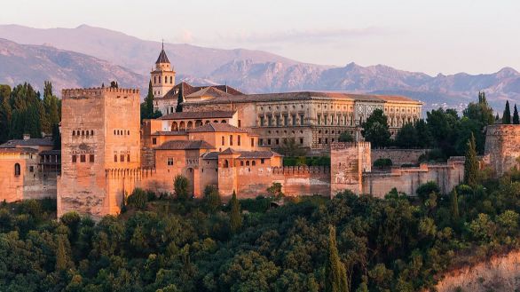 La Alhambra recupera las visitas nocturnas a los palacios nazaríes y el Generalife