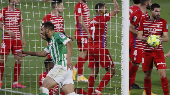 El Betis destierra al Granada y acelera | 2-1