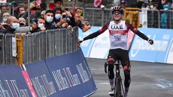 Giro. Dombrowski se impone en una batalla épica y Mikel Landa ilusiona