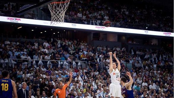 El público vuelve a las canchas de baloncesto