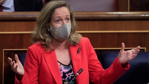 Este es el gesto que hace Calviño cuando Díaz habla de derogar la reforma laboral