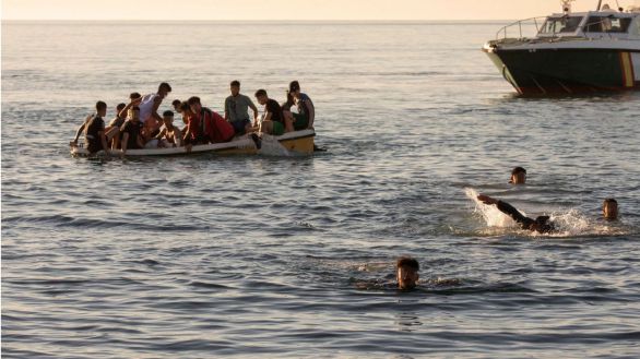El Gobierno compromete 5 millones para la acogida de los menores de Ceuta