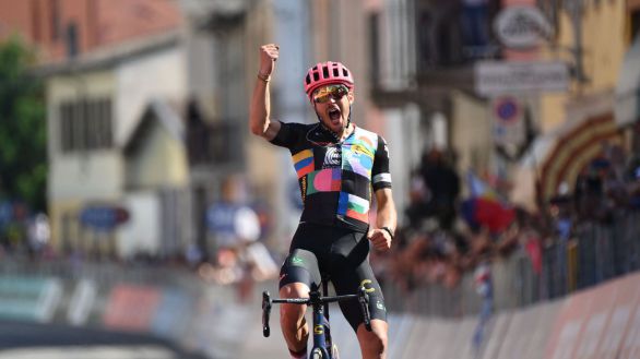 Giro. Bettiol se lleva la jornada maratoniana