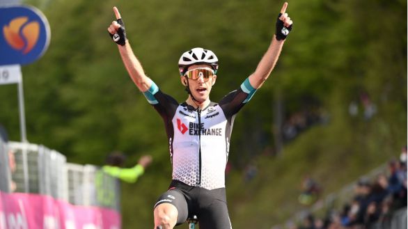 Giro. Yates se lanza hacia una maglia rosa a la que se aferra Bernal