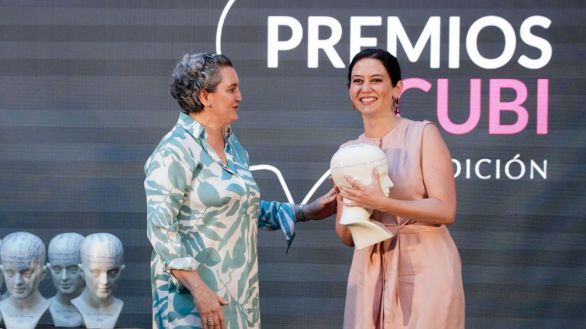 Díaz Ayuso galardonada con el premio Cubí por su apoyo a la hostelería