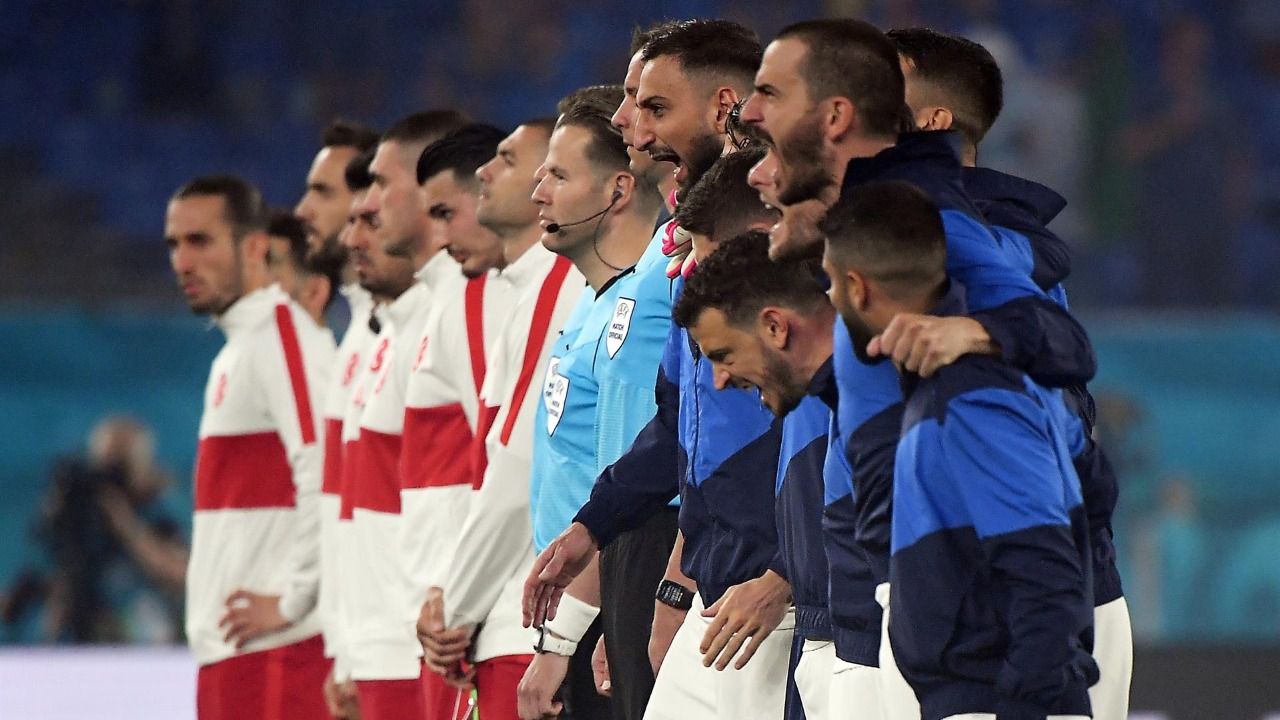 Italia abre el fuego arrasando a Turquía