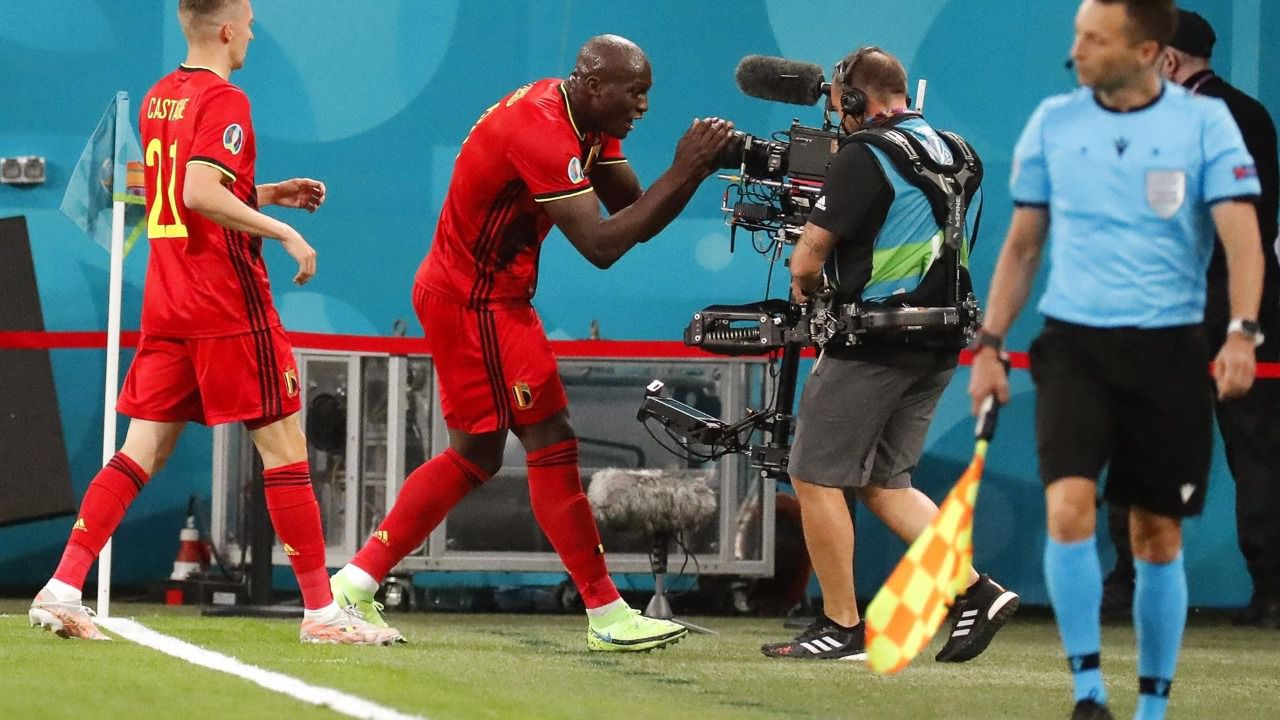 Romelu Lukaku protagoniza el debut triunfal de Bélgica