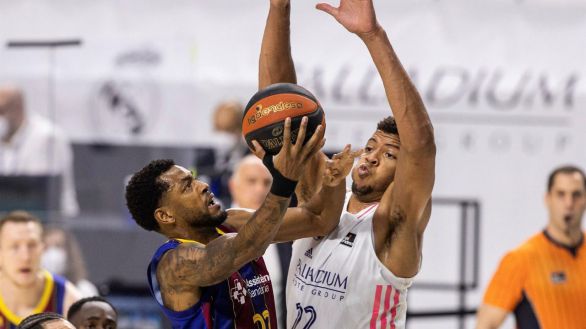 ACB Finales. Higgins acompleja al Real Madrid y deja al Barça al borde del título | 75-89