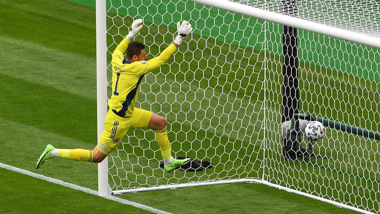 Del golazo de Schick al empate de España, con la primera roja de por medio