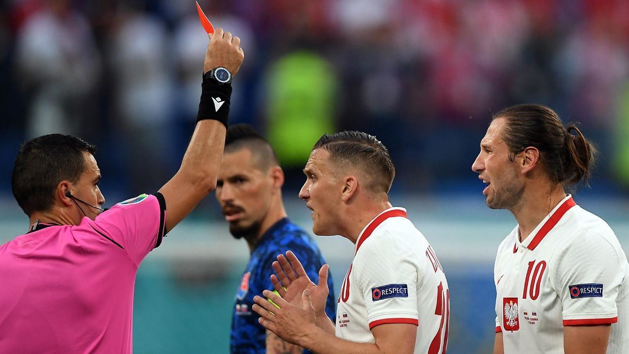 Eslovaquia se aprovecha de una tibia Polonia | 1-2