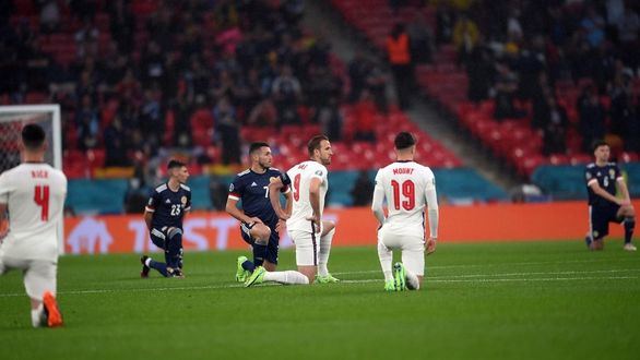 Inglaterra y Croacia sollozan, con Suecia presionando a España