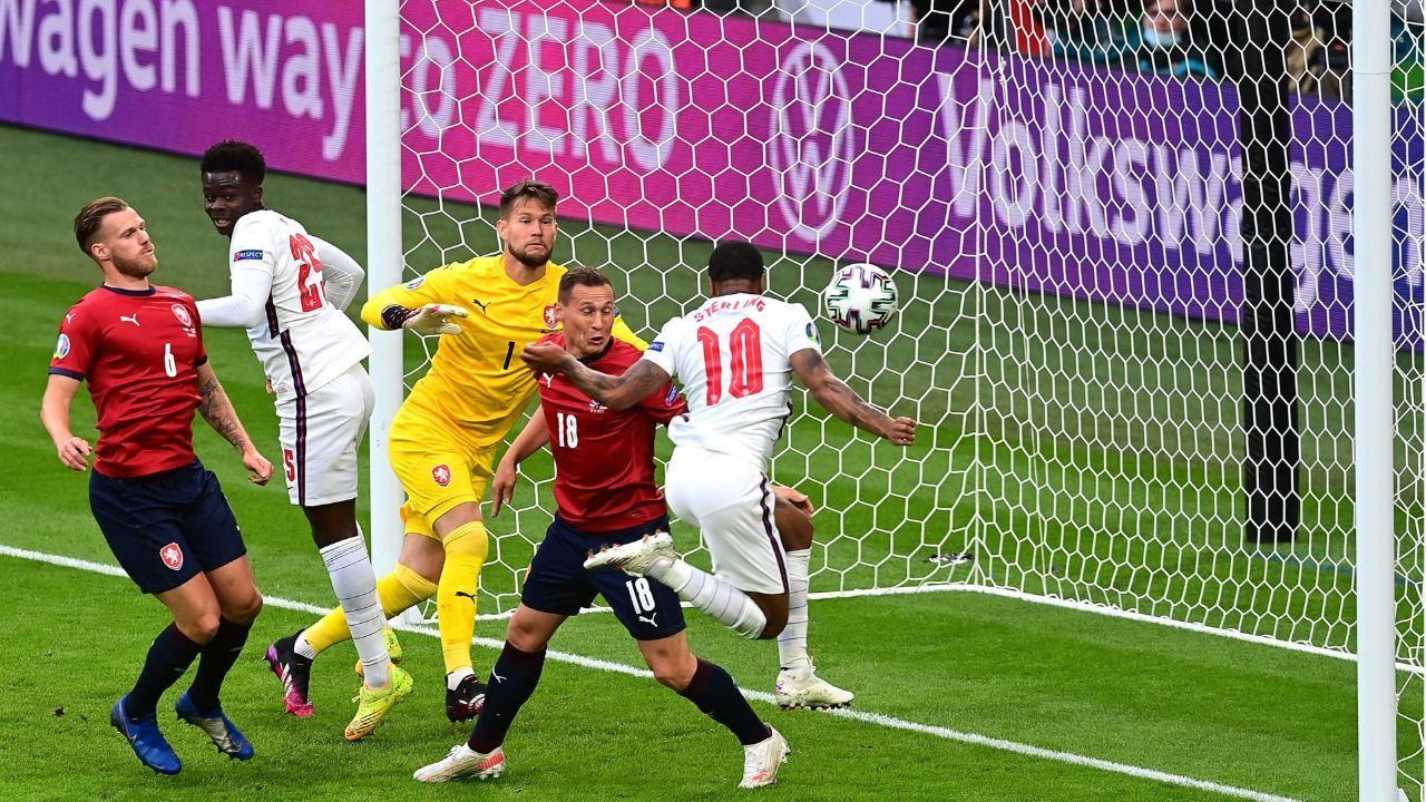 Inglaterra, líder con lo justo |0-1