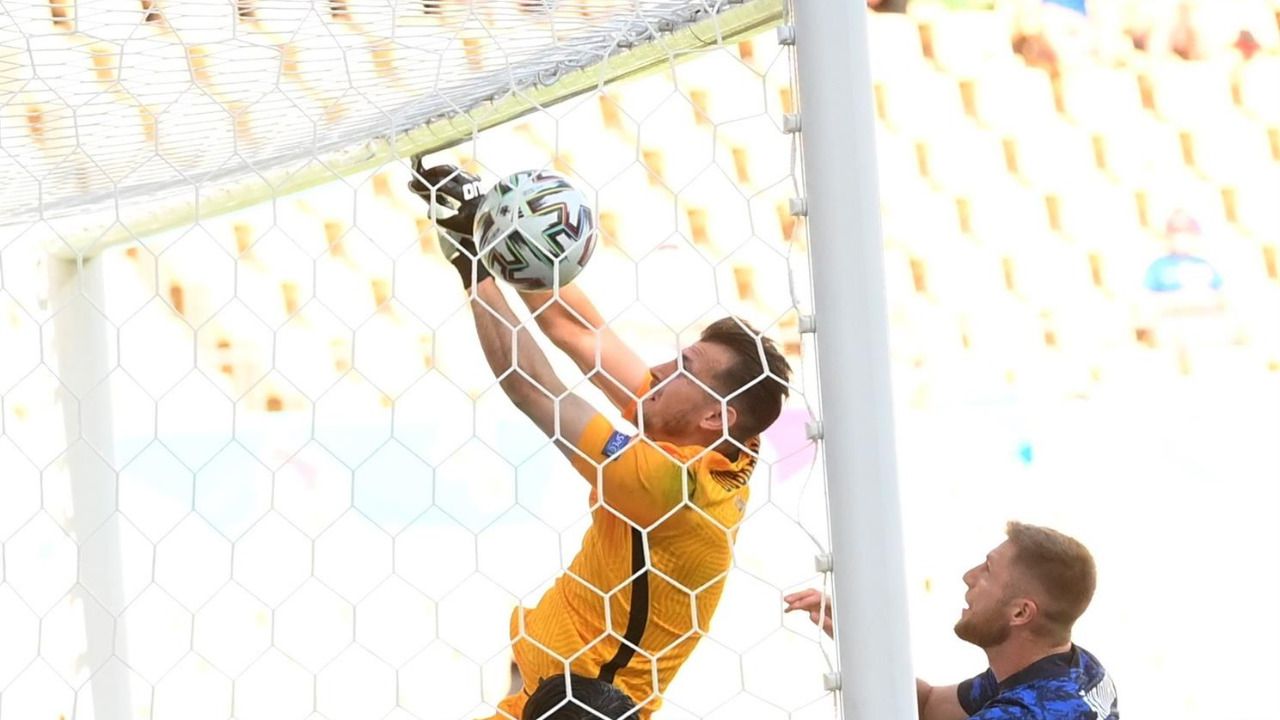 España se descoca, Suecia escapa de Lewandowski