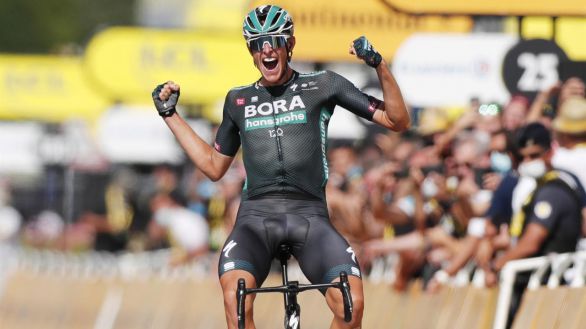 Tour de Francia. El gregario Politt saborea el triunfo en Nimes