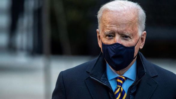 Biden no descarta que el Gobierno pueda ordenar vacunarse a todo EEUU