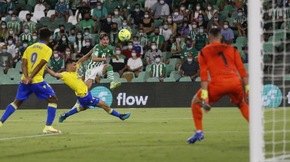 El Betis se topa con un serio y disciplinado Cádiz | 1-1