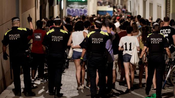 Tercera noche consecutiva de aglomeraciones y altercados por las fiestas de Sants