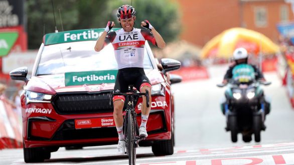 La Vuelta. Rafal Majka firma una exhibición en El Barraco y Eiking lidera