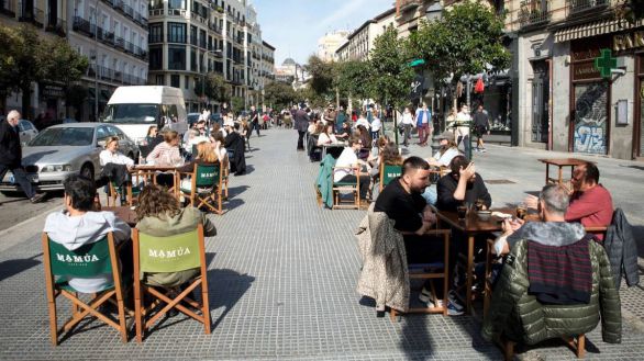 La Comunidad de Madrid relaja las restricciones en los sectores hostelero y cultural