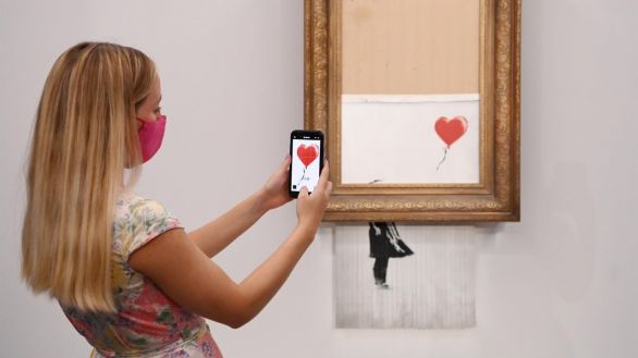 Vuelve a subasta el icónico cuadro de Banksy que se autodestruyó en una puja