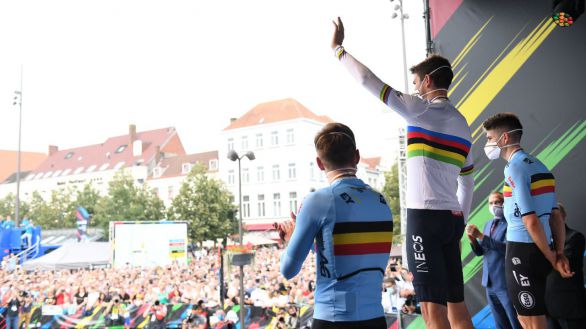 Mundial de ciclismo. Un imponente Ganna revalida arcoiris aguando la fiesta belga