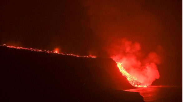 Así ha llegado al mar la lava del volcán de La Palma