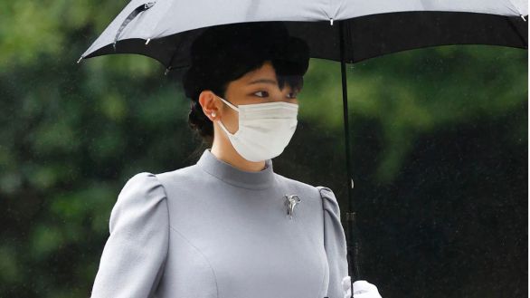 El prometido de la princesa nipona Mako visita a sus padres antes de nupcias