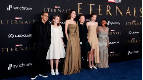 Angelina Jolie y sus hijos, en el estreno de Eternals