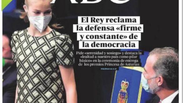 Las portadas de los periódicos de este sábado