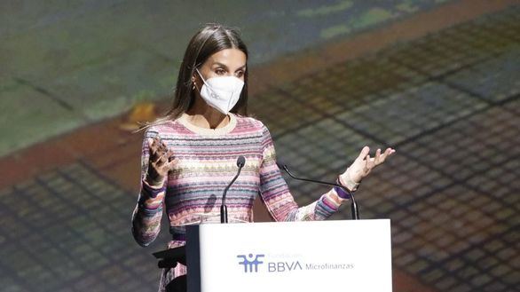 La Reina insiste en la necesidad de conectar a todas las personas para evitar la brecha digital