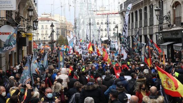 Éxito de la primera manifestación de policías y guardias civiles contra un Gobierno