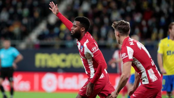 El mejor Atlético renace y sana su heridas europeas en Cádiz | 1-4