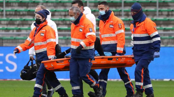 Ligas europeas. Neymar, otra vez retirado en camilla entre lágrimas