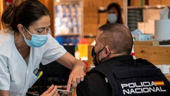 La Generalidad discriminó a la Policía y Guardia Civil en la vacunación