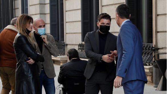 Sánchez se rinde ante ERC: subvencionará el catalán en Netflix con 15 millones de euros anuales