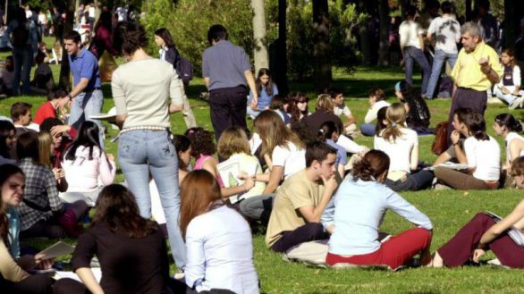 Solo el 14,9% de los jóvenes españoles de entre 16 y 29 años está emancipado